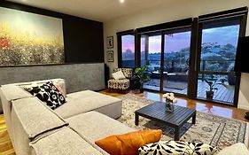 Coastal Tones - Designer Beach House - Pets Welcome - Huge Yard - Walk To Beach